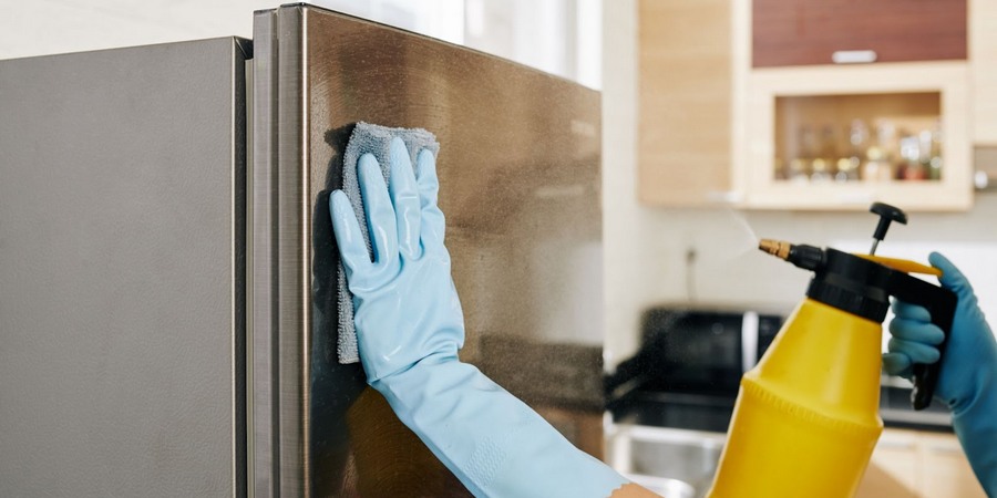 woman-cleaning-refrigerator-2021-08-27-22-42-11-utc.jpg